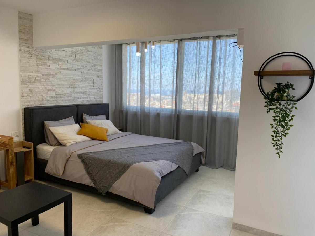 Maya New Guest House -Panoramic Sea&Citycentre View, ハイファ エクステリア 写真