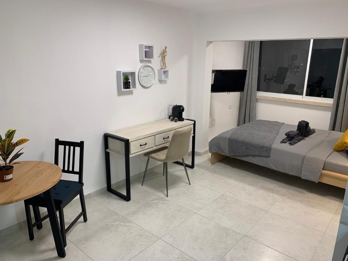 Maya New Guest House -Panoramic Sea&Citycentre View, ハイファ エクステリア 写真